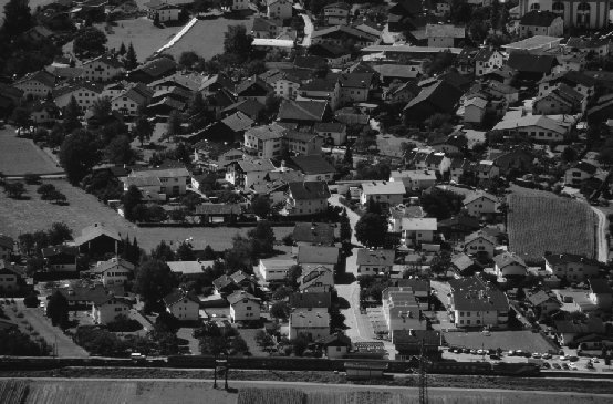 \resizebox*{1\columnwidth}{!}{\includegraphics{Bilder/Bahnstrasse.eps}}