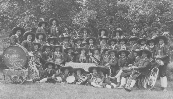 \resizebox*{1\columnwidth}{!}{\includegraphics{Bilder/Musik_1933.eps}}